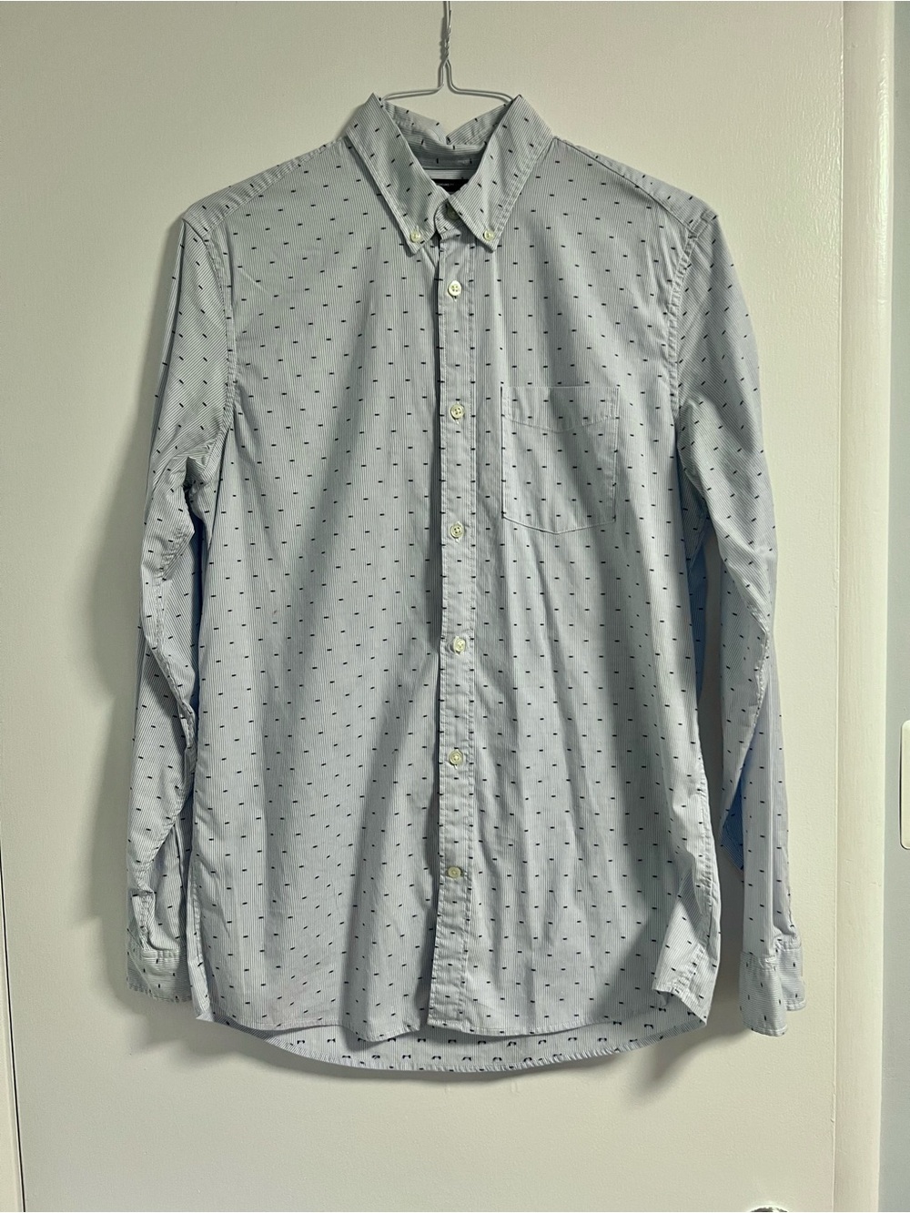 Gap Men's Light Blue Patterned Button-Down Shirt - Size M / Standard Fit